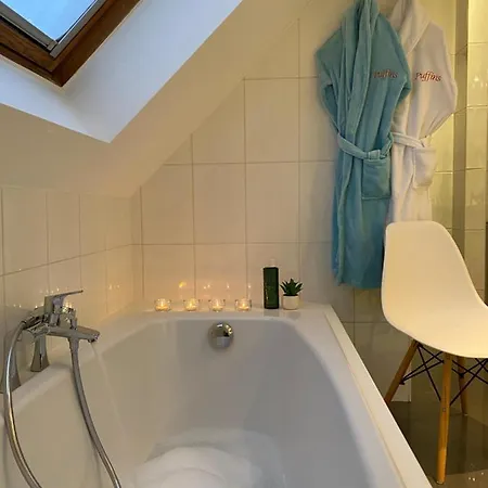 Puffins Bed & Travel فندق مبيت وإفطار *